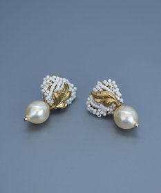 monshiro シュウメイギクプチ ピアス（ホワイト）