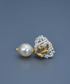 monshiro シュウメイギクプチ ピアス（ホワイト）