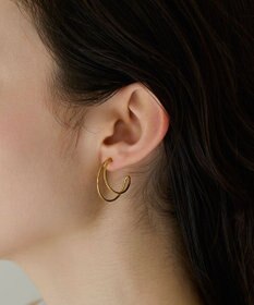 Phoebe 〈金属アレルギー対応〉クレセントレイヤーフープピアス　ゴールド　ステンレス