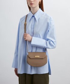 LIBERTY. アイフィス レザー ラウンド クロスボディバッグ