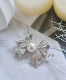 Tiaclasse ウェーブリボン ブローチ