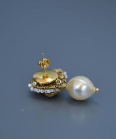 monshiro シュウメイギクプチ ピアス（ホワイト）