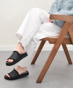 INTER-CHAUSSURES 【ANGEL ALARCON】フットベッドラフィアスライドサンダル