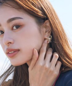 Tiaclasse リボンフラワービジューピアス