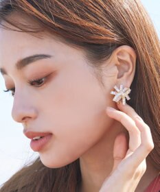 Tiaclasse リボンフラワービジューピアス