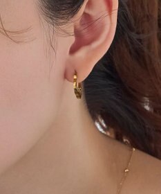 Phoebe 【金属アレルギー対応】フラワーワンタッチフープピアス　ゴールド/サージカルステンレス（片耳）