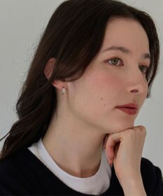 Phoebe ロマンティックビジューバタフライフープピアス　シルバー