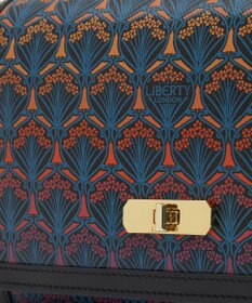 LIBERTY. アイフィス ドーン バークレー ショルダーバッグ