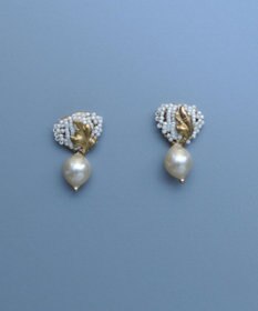 monshiro シュウメイギクプチ ピアス（ホワイト）