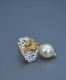 monshiro シュウメイギクプチ ピアス（ホワイト）