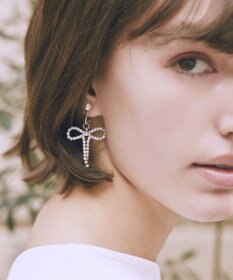Maison de FLEUR ダイヤレーンリボンイヤリング