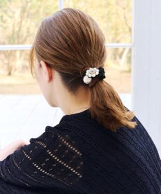 Tiaclasse パールフラワーシュシュ