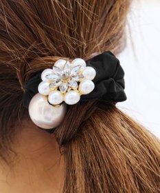 Tiaclasse パールフラワーシュシュ