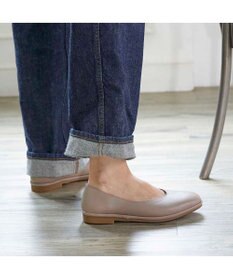 ing <ing>【サスティナブルシリーズ】Vカットフラットパンプス