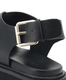 23区 【Oggi8月号掲載】クロス サンダル