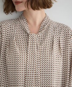 YECCA VECCA ジオメ柄ボウタイブラウス