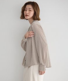 YECCA VECCA ジオメ柄ボウタイブラウス