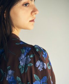 GRACE CONTINENTAL フラワー刺繍ショートトップ