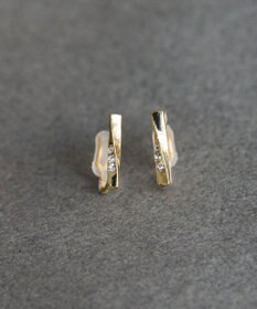 Phoebe 【金属アレルギー対応】【痛くないシリーズ】ツイストバービジューライトフィットイヤリング　ゴールド