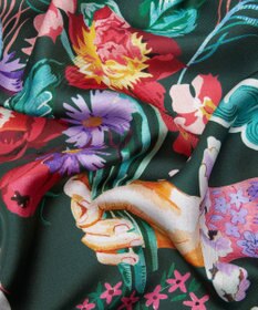 LIBERTY. ピース ラブ アンド リバティ 70x70 シルクスカーフ