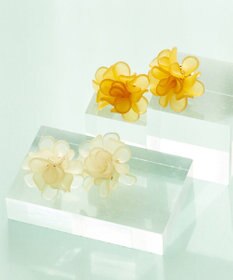 Phoebe マーガレットフラワーカラーピアス  アイボリー