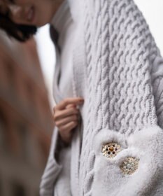 自由区 【洗える】アランパターンファーコンビ ニットガウン