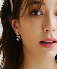 Tiaclasse ガラスダブルフラワーピアス