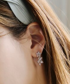 Tiaclasse ガラスダブルフラワーピアス