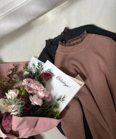 Feroux シアーフリル・ハイネックリブプルオーバー