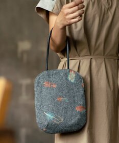 AND WOOL 鳥の羽刺繍のバッグ