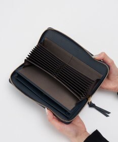 russet エンボスモノグラム多機能ウォレット(SO-448)