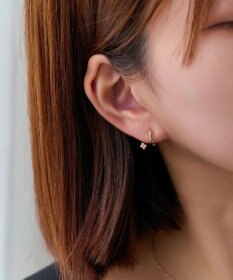 Phoebe 【金属アレルギー対応】【痛くないシリーズ】フラワービジューフロートライトフィットイヤリング　シャンパンゴールド