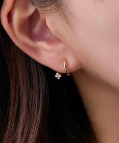 Phoebe 【金属アレルギー対応】【痛くないシリーズ】フラワービジューフロートライトフィットイヤリング　シャンパンゴールド