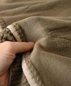 muuc 〈細番手の高級綿糸コットンコーマ糸〉〈洗練された繊維の滑らかな肌触り〉〈お家で洗えるニット〉模様編み ポピーの花リンクス編み カーディガン