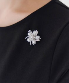 Tiaclasse 【選べる2TYPE】スモールフラワーブローチ