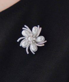 Tiaclasse 【選べる2TYPE】スモールフラワーブローチ