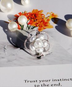 Tiaclasse 【選べる2TYPE】スモールフラワーブローチ