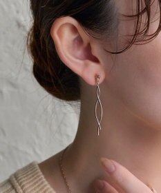 Phoebe 【痛くないシリーズ/金属アレルギー対応】スウィングクリスタルループフィットイヤリング　シャンパンゴールド