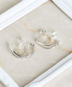 Phoebe 〈シリーズ累計販売10000点突破！〉〈痛くないシリーズ/金属アレルギー対応〉クロスフープクリスタルループフィットイヤリング　シルバー