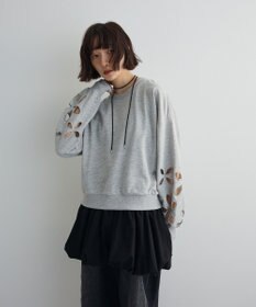 Green Parks フラワーくり抜き刺繍スウェットプルオーバー