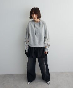 Green Parks フラワーくり抜き刺繍スウェットプルオーバー