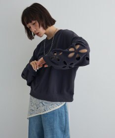 Green Parks フラワーくり抜き刺繍スウェットプルオーバー