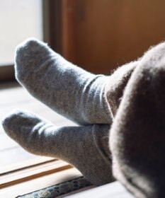 AND WOOL 〈上質な素材と手仕事から生まれた優しいニット〉カシミヤウール靴下