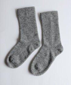 AND WOOL 〈上質な素材と手仕事から生まれた優しいニット〉カシミヤウール靴下