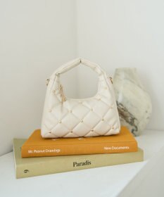 earth music&ecology スタッズキルトバッグ