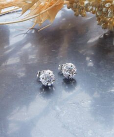 Tiaclasse 【金属アレルギー対応】シャイニーストーンジルコニアピアス