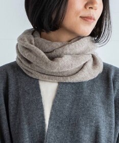 AND WOOL 〈上質な素材と手仕事から生まれた優しいニット〉カシミヤ100%のスヌード