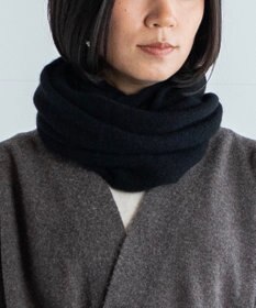 AND WOOL 〈上質な素材と手仕事から生まれた優しいニット〉カシミヤ100%のスヌード