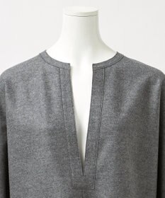 23区 【エステータ】ウールツイルジャージー スリットネック ブラウス