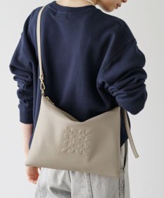 エンボスモノグラム ソフトレザーショルダーバッグ(CE-1547) / russet